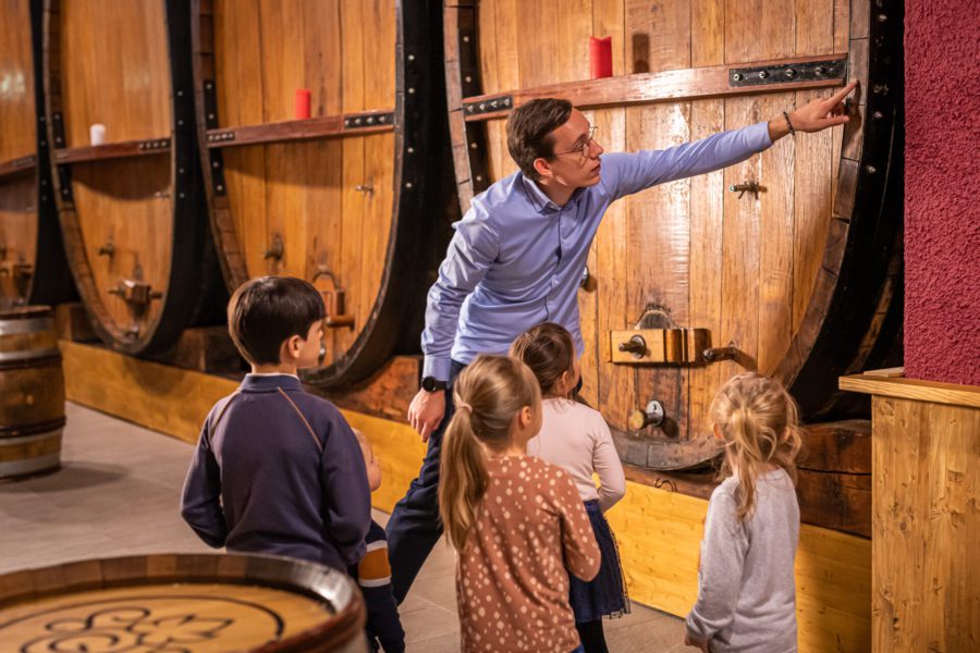 Visite de cave en famille